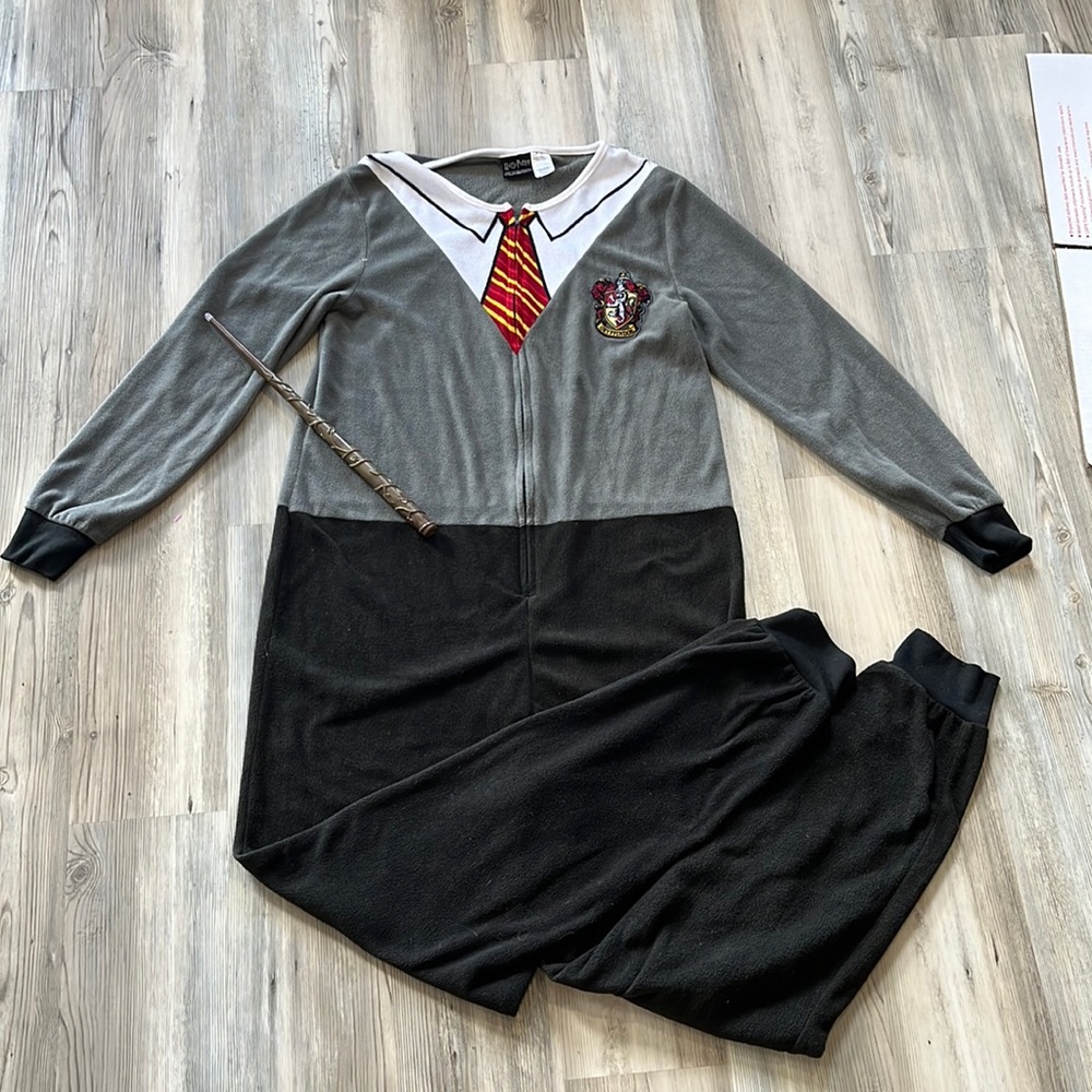 🧙‍♀️🪄Harry Potter onesie with wand